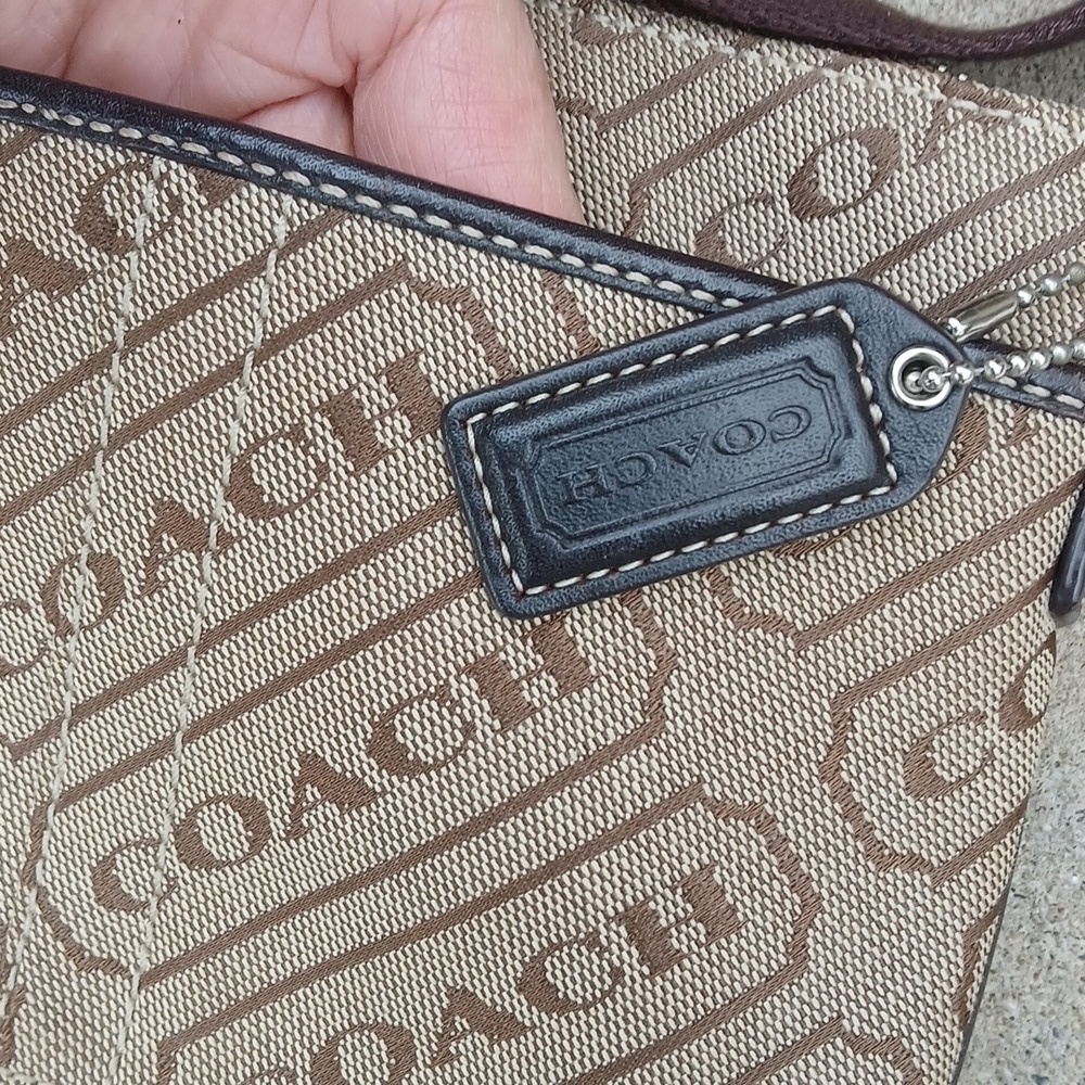 Coach Signature Stripe crossbody swingpack bag. - Picture 3 of 12